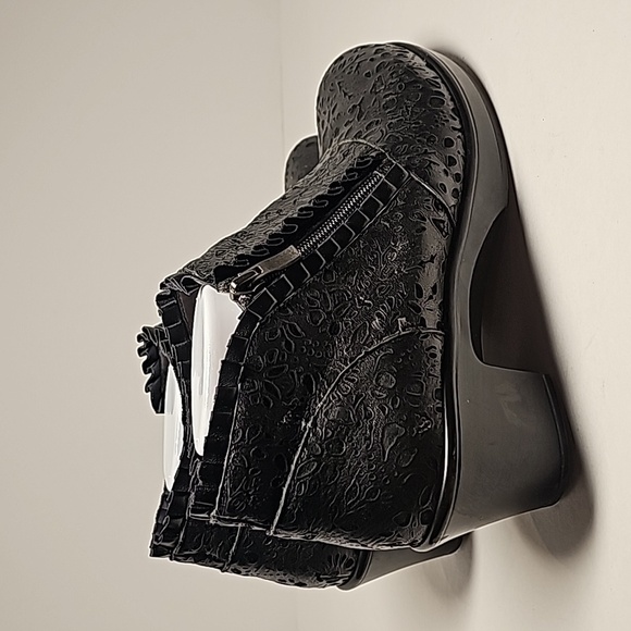 Alegria Hannah Delicut Black Embossed Leather Ankle Bootie Boots Size 40 Comfort - Picture 4 of 16